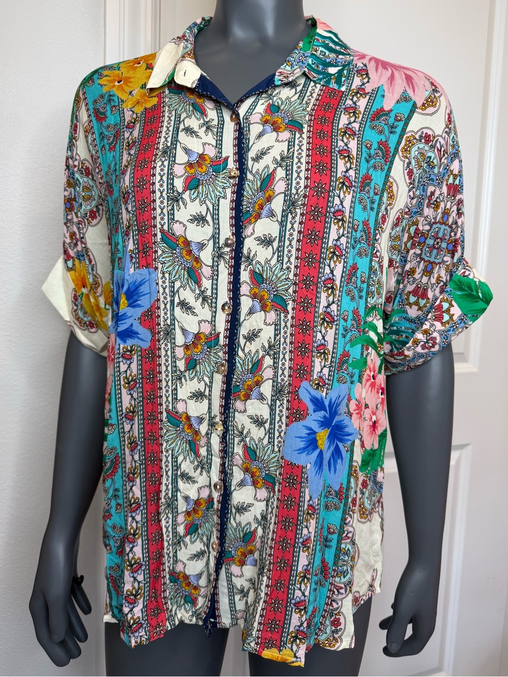 Johnny Was Jade Clover Button Down Shirt Floral Rayon Womens size Small